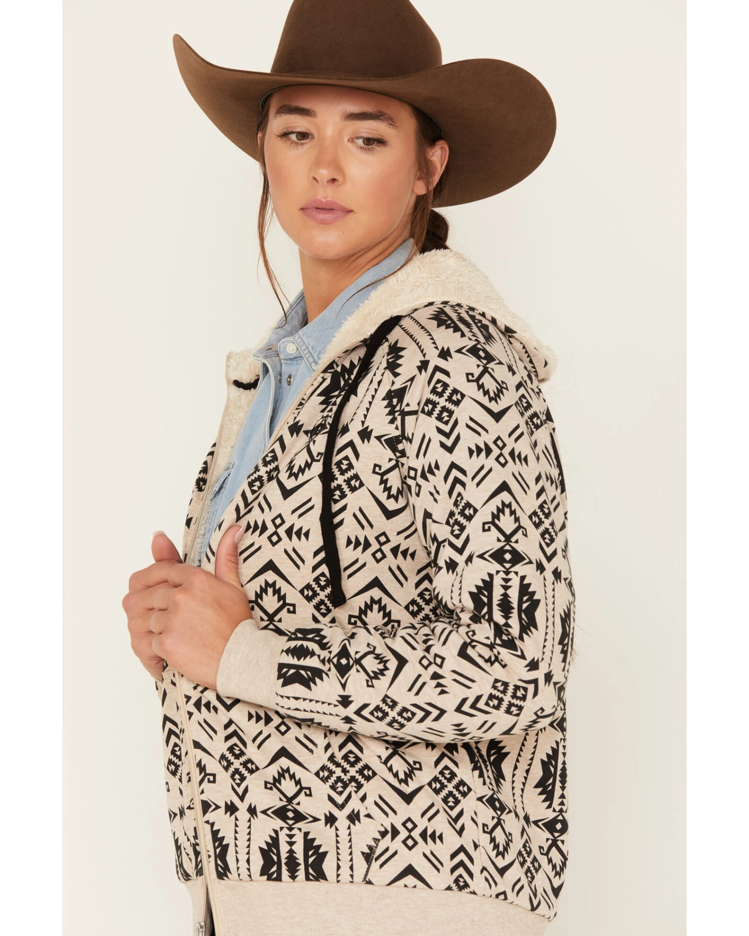 Ariat Women's R.E.A.L. Southwestern Print Sherpa-Lined Zip Hoodie 4 Ariat Women's R.E.A.L. Southwestern Print Sherpa-Lined Zip Hoodie - Image 2